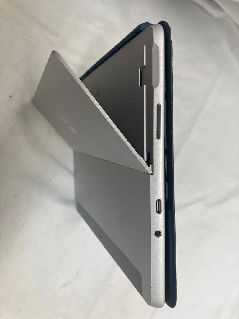 Surface Go（初代）　 1824 メモリ8GB ストレージ 128GB
