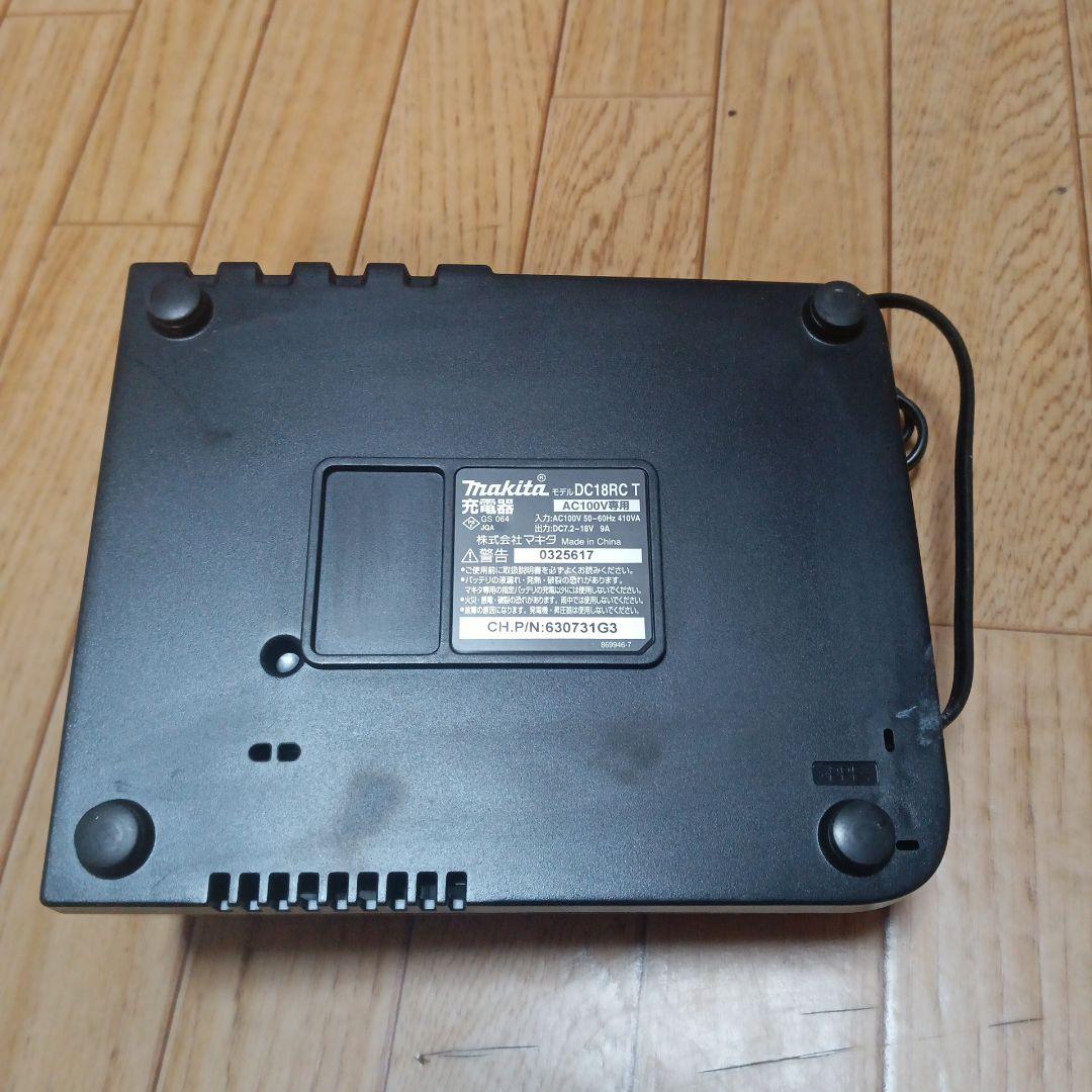 マキタ18V充電式クリーナ　CL182FD 純正バッテリー、純正充電器付
