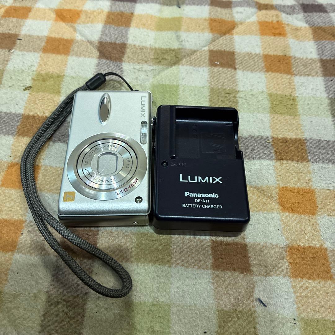 極美品Panasonic パナソニックデジタルカメラ LUMIX DMC-FX8