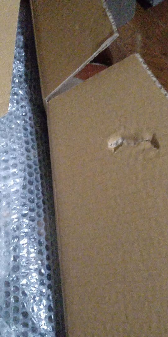購入した商品と違うものです 破損して届きました
