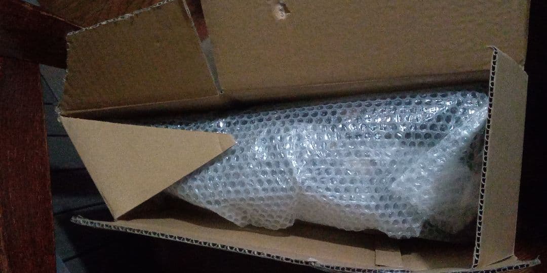 購入した商品と違うものです 破損して届きました