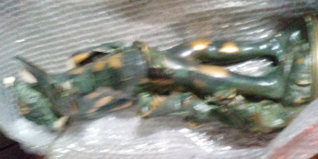 購入した商品と違うものです 破損して届きました