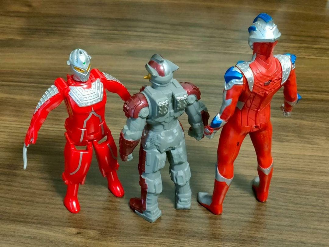ウルトラマン　まとめ売り　変身アイテムなど　フィギュア　カード　本　動作確認済