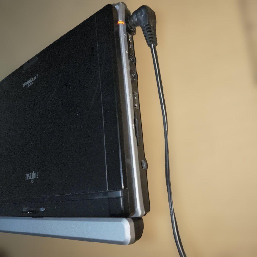 稀少！Fujitsu Lifebook FMV-P8270