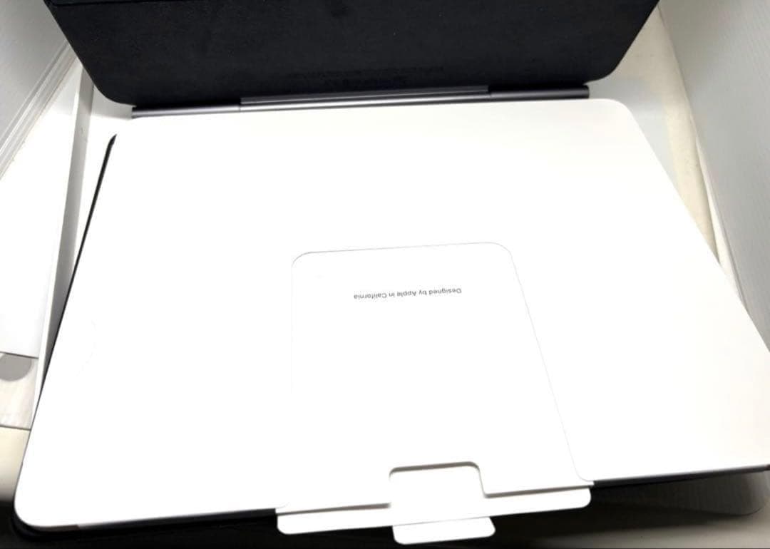 希少品！Apple iPad Magic Keyboard MXQU2J/A