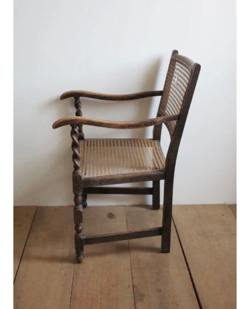 ツイストレッグ　アームチェア02