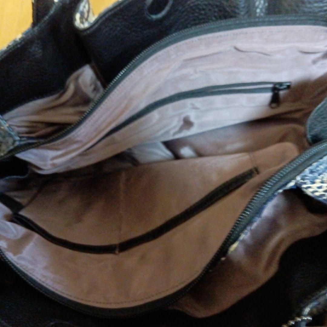 値下げ　JRA　パイソン革 グラニーバッグ ネイビーとホワイト