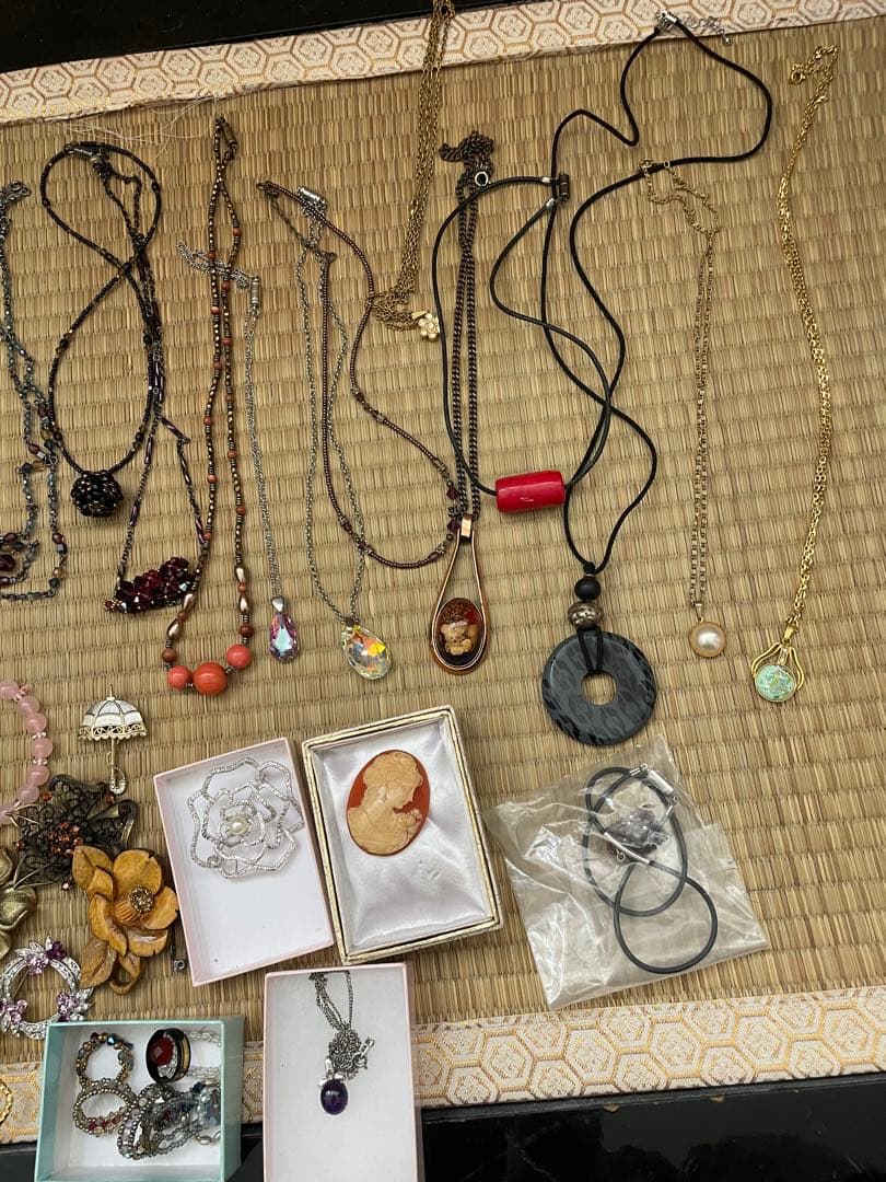 アクセサリーまとめ売りヴィンテージ　遺品整理　全部40点