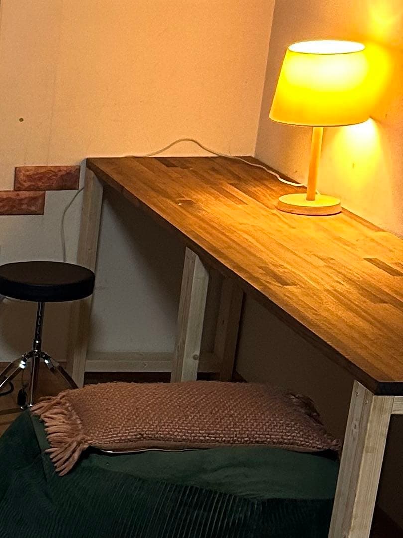 長さが生む、自由なワークスペース 横幅2100mmの長机　木製テーブル