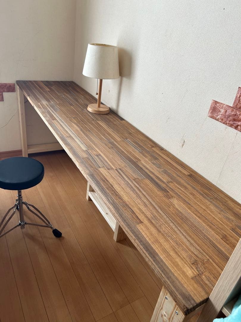 長さが生む、自由なワークスペース 横幅2100mmの長机　木製テーブル