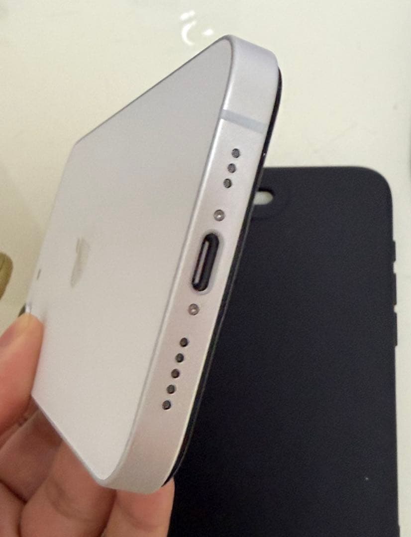 lonlon　iphoneb 16e 256gb