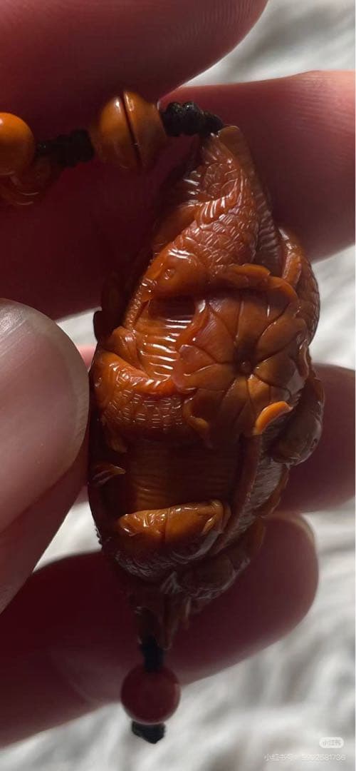 手彫りオリーブ核の蓮花魚手持ち彫刻