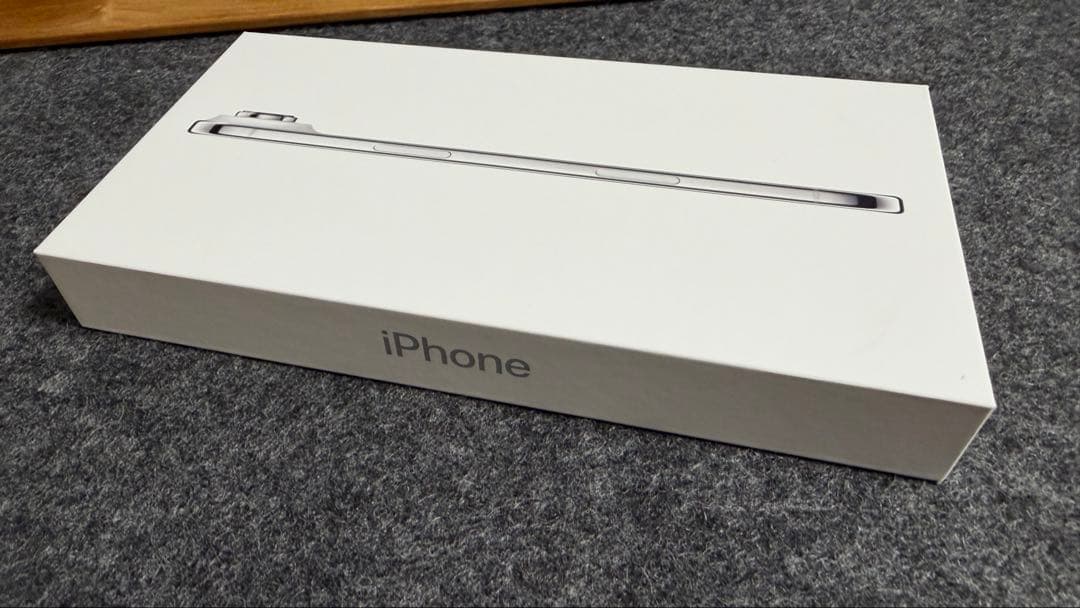 美品iPhone Air 256GBクラウドホワイトSIMフリー MOVAS付