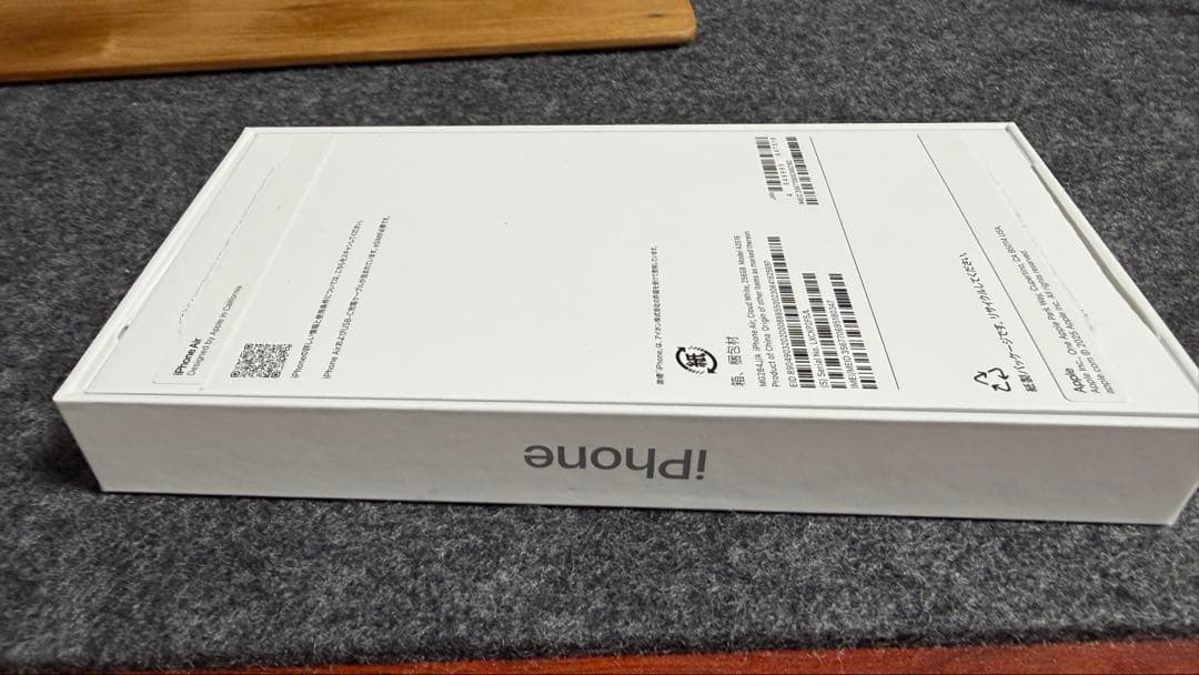 美品iPhone Air 256GBクラウドホワイトSIMフリー MOVAS付