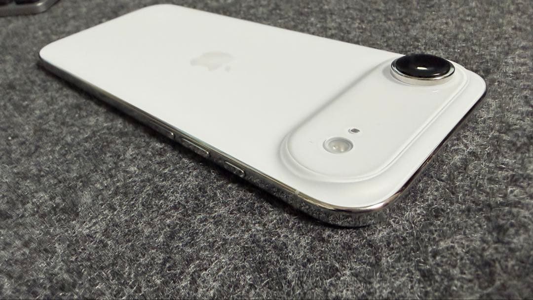 美品iPhone Air 256GBクラウドホワイトSIMフリー MOVAS付