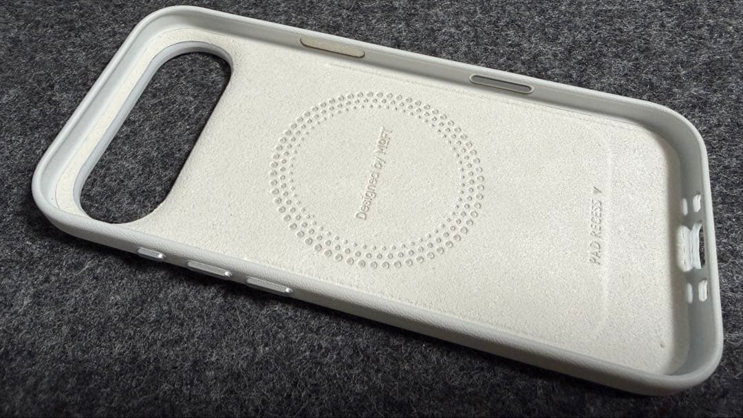 美品iPhone Air 256GBクラウドホワイトSIMフリー MOVAS付