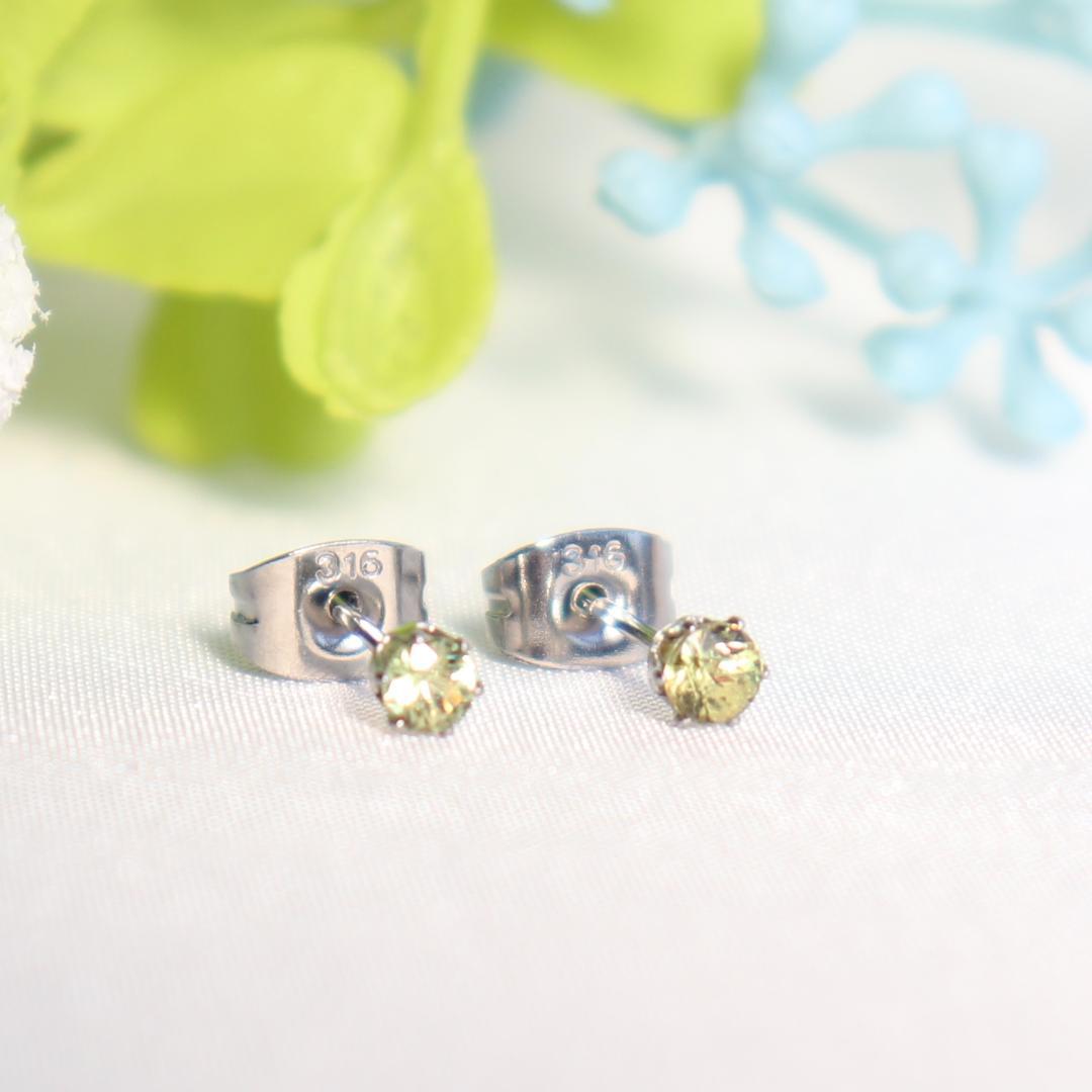 春色　希少ガーネット　マラヤガーネット　デマントイドガーネット　一粒ピアスセット