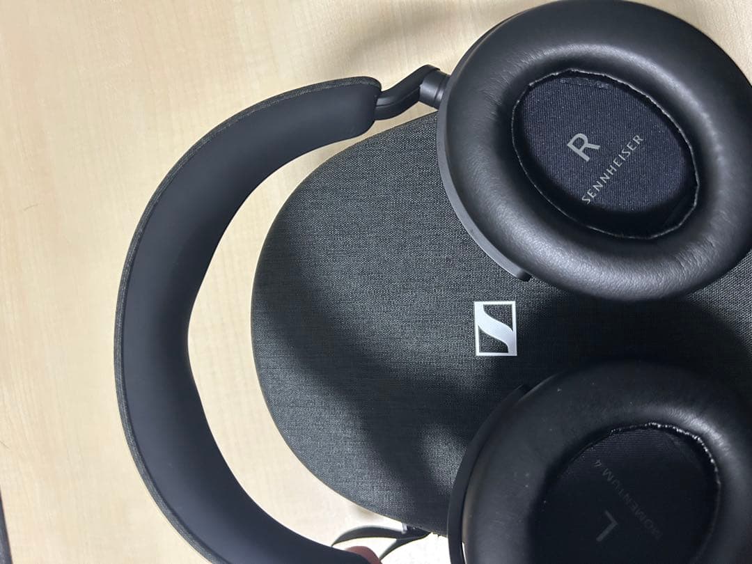ヘッドホン Sennheiser MOMENTUM 4 Wireless + BTD600