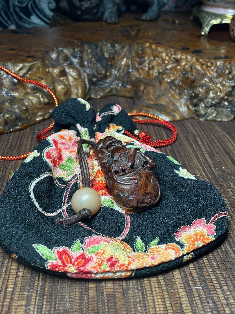 古い根付 木製彫刻 動物モチーフ ストラップ付き