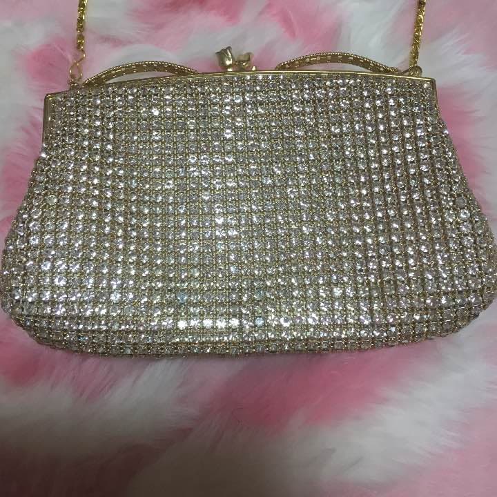 スワロフスキーのパーティーバッグ