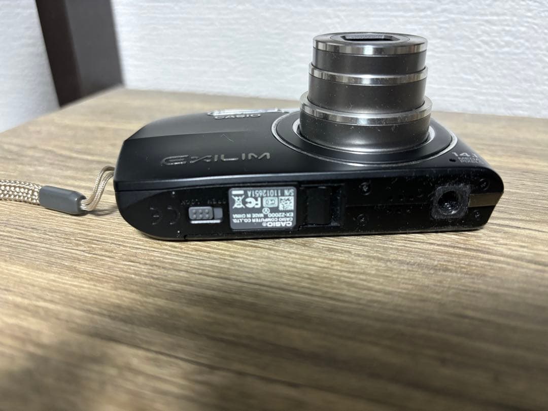 デジタルカメラ CASIO EXILIM EX-Z2000