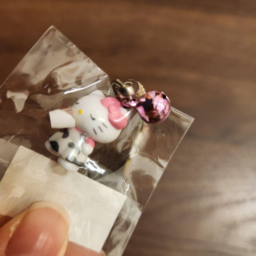 ご当地キティ　蒜山限定牧場バージョン 根付ストラップ