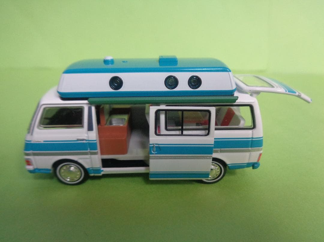 トミカリミテッドヴィンテージネオ　LV-N312a　キャラバン　キャンピングカー