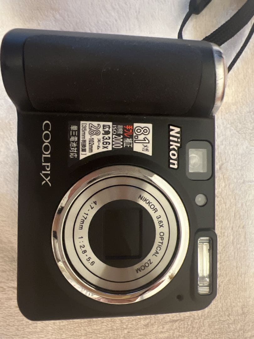 【美品】Nikon COOLPIX P50 コンデジ　単三電池使用　専用ケース