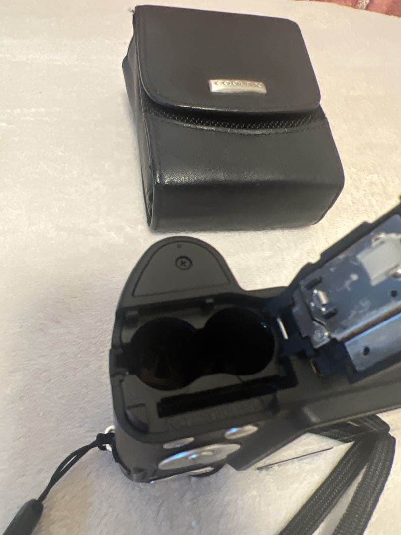 【美品】Nikon COOLPIX P50 コンデジ　単三電池使用　専用ケース