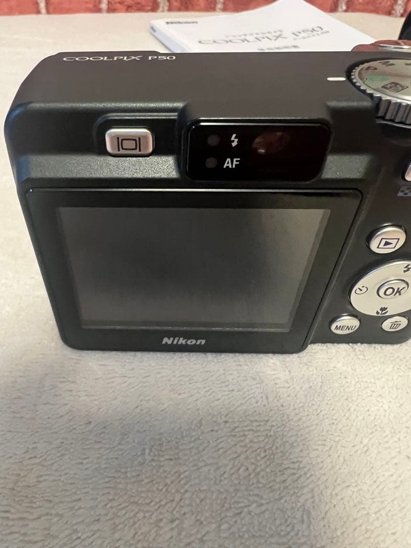 【美品】Nikon COOLPIX P50 コンデジ　単三電池使用　専用ケース