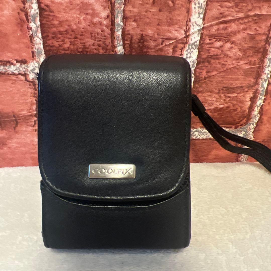【美品】Nikon COOLPIX P50 コンデジ　単三電池使用　専用ケース