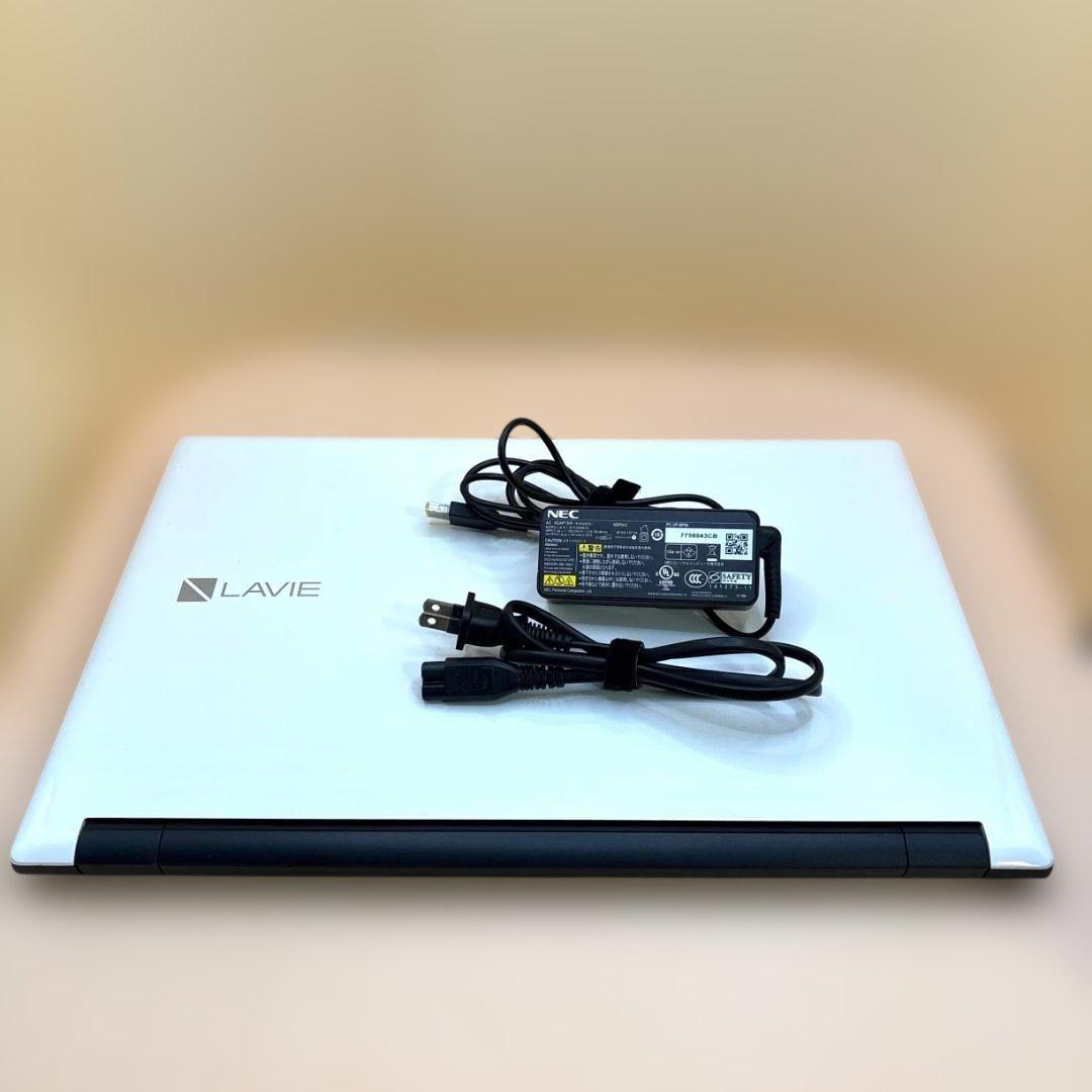 極美品・バッテリー良好！ノートパソコン白/DVDマルチ/カメラ/大画面15.6型