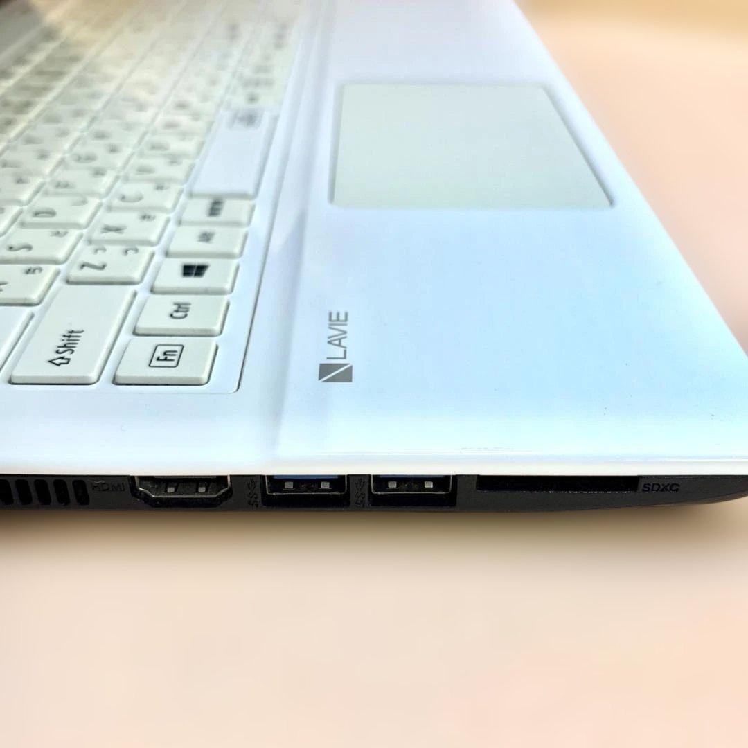 極美品・バッテリー良好！ノートパソコン白/DVDマルチ/カメラ/大画面15.6型