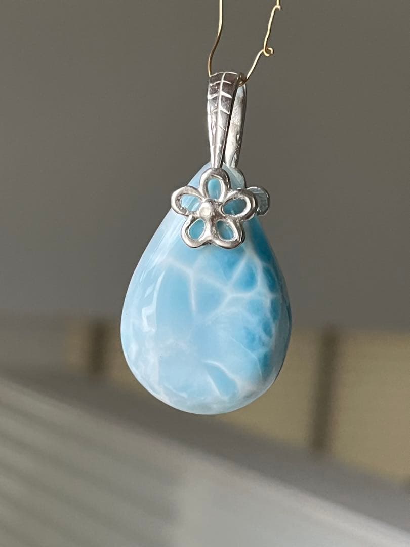 天然石☆高品質！ラリマーしずく型ペンダントトップ☆フラワーバチカン＆模様が美しい