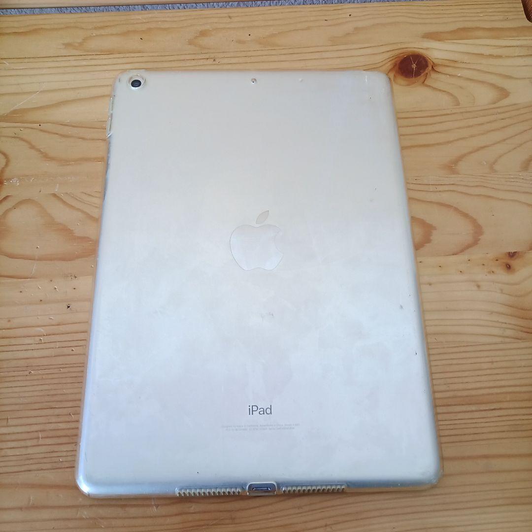 iPad wifiモデル A1893 カバー付き