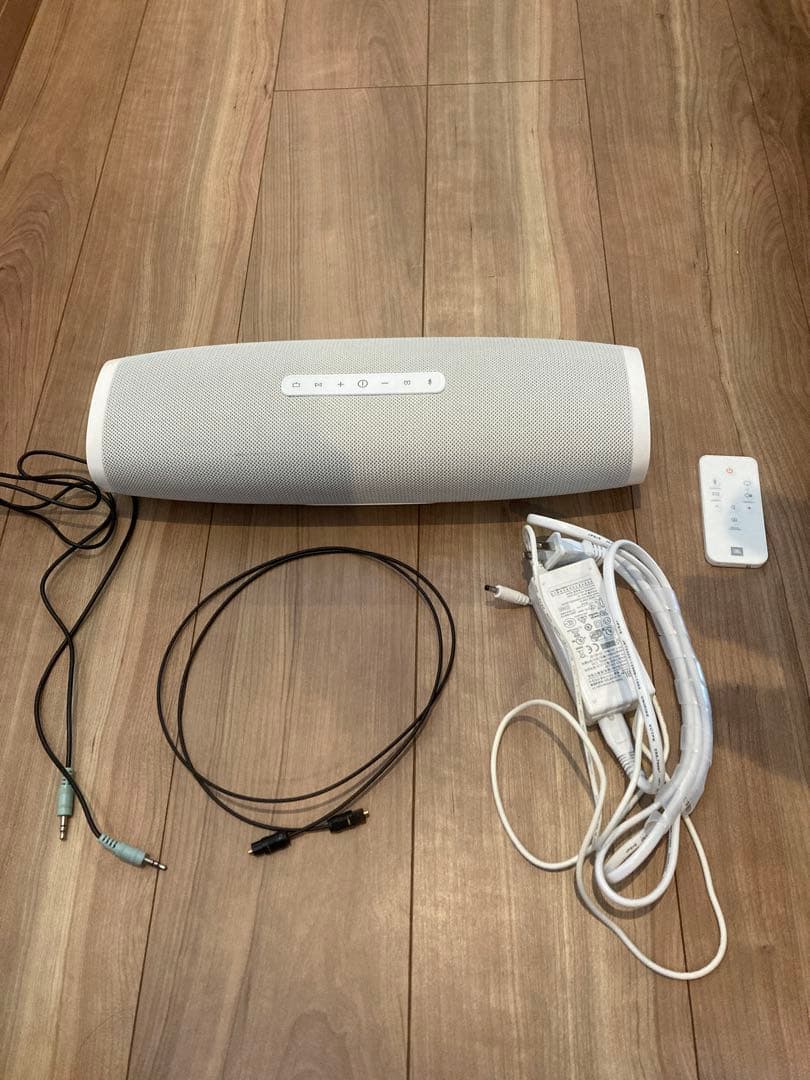 JBL BOOST TV ホワイトスピーカー 本体と付属品