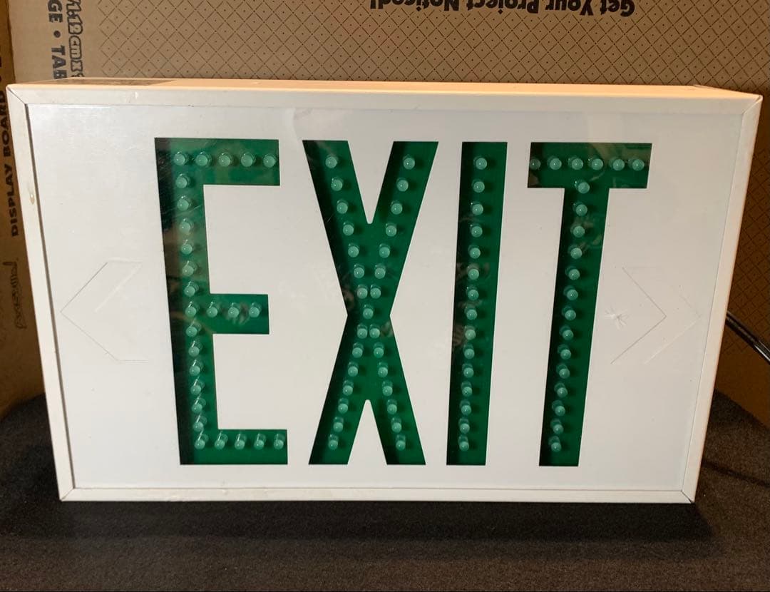 米軍放出品 EXIT サイン インテリア 100v 米軍基地 USAF