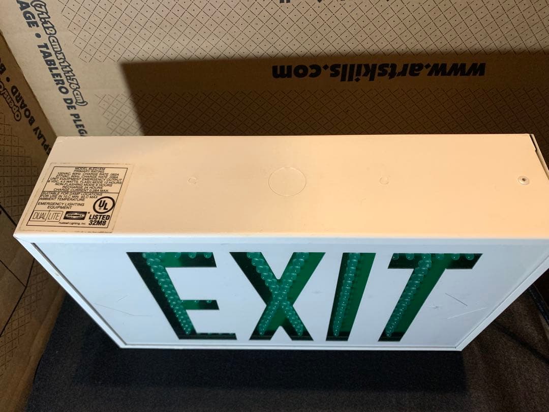 米軍放出品 EXIT サイン インテリア 100v 米軍基地 USAF