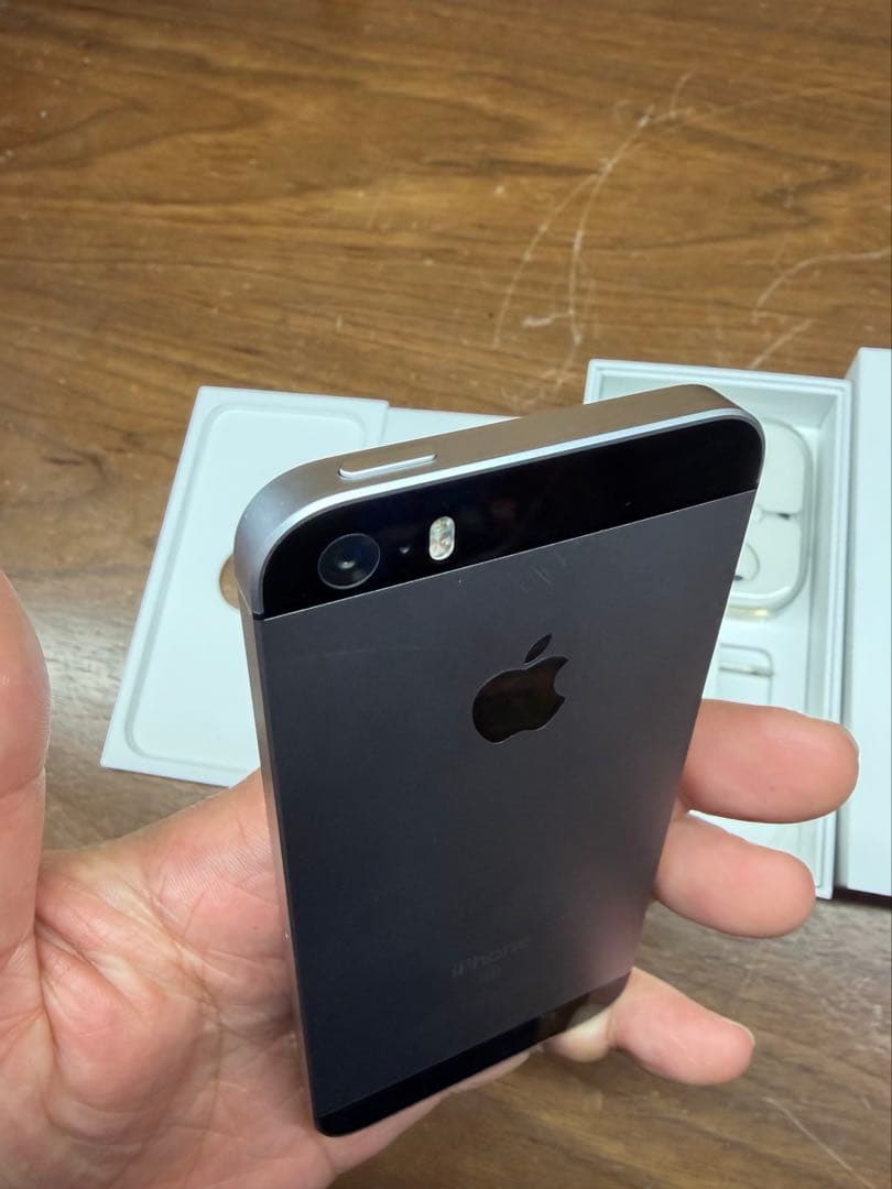 Apple iPhone SE (第1世代) スペースグレー　32GB 美品