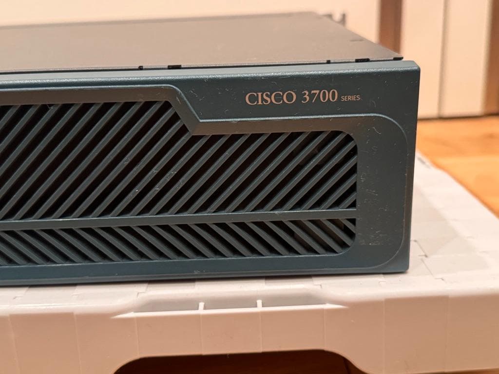 Ciscoルーター 3725 2003年製