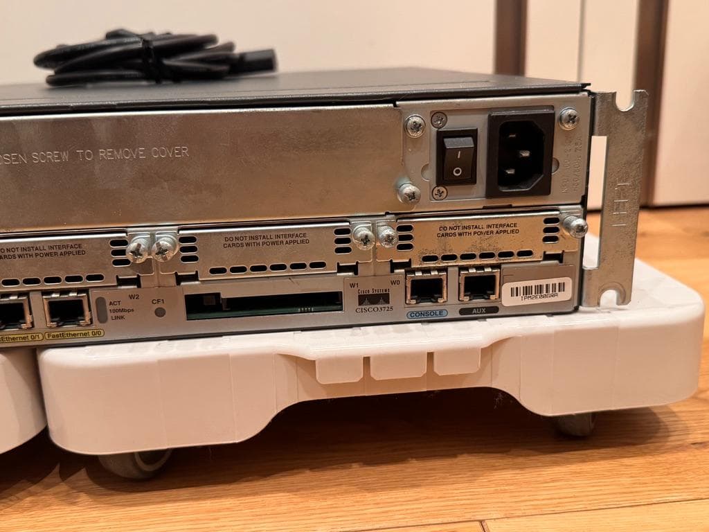 Ciscoルーター 3725 2003年製