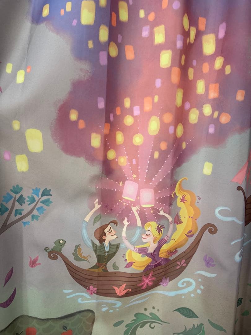 ディズニー　ラプンツェル　カーテン
