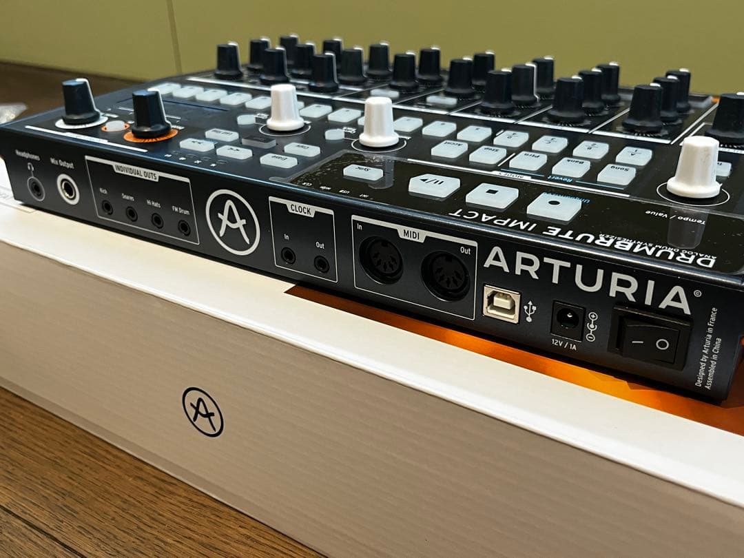Arturia DRUMBRUTE IMPACT 本体 箱 ドラムマシン