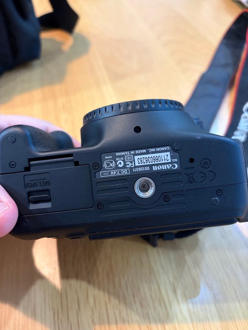 CANON EOS kiss X5 予備バッテリー、SDカード2枚、バッグ付き