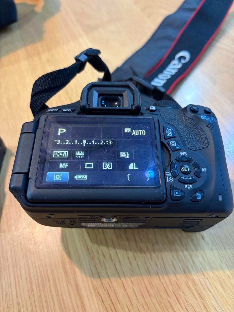 CANON EOS kiss X5 予備バッテリー、SDカード2枚、バッグ付き