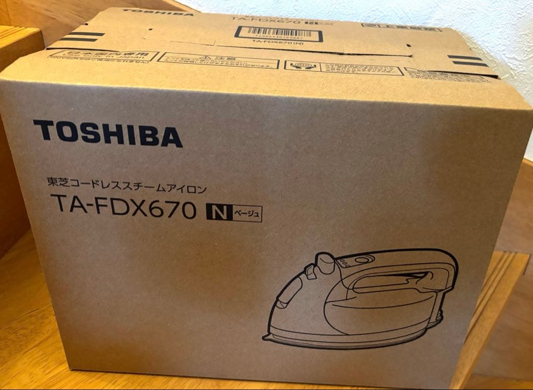 【新品未使用】TOSHIBA 東芝　スチームアイロン TA-FDX670-N