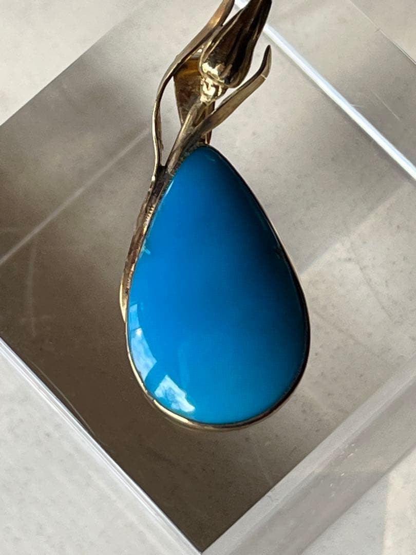 Ｋ１８ゴールドチューリップ天然石ターコイズに映えるペンダントトップ