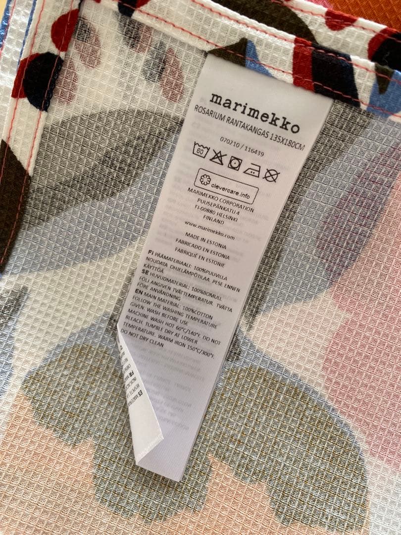 マリメッコ　新品　Rosarium テーブルクロス　180×135cm