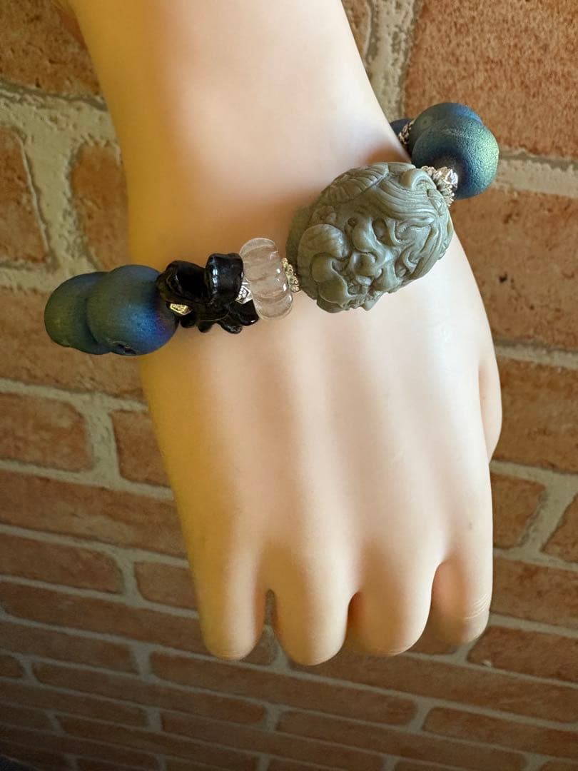 大人気のパーツ　鬼と菩薩様にオーラ笑口瑪瑙のデザインブレスレット