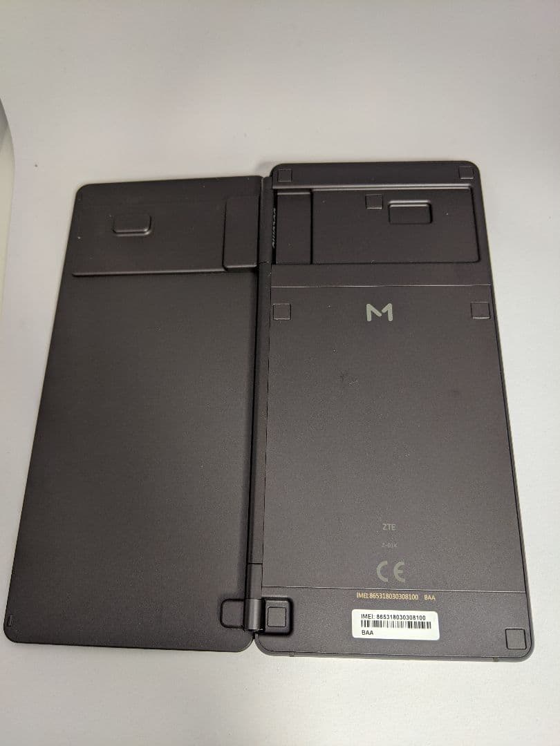 ２画面スマホ ZTE M Z-01K 64GB android8 Simフリー①